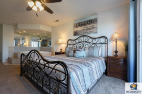 1BR Walk-In Condo with 2 Person Jacuzzi Tub - Near the Strip - FREE TICKETS INCLUDED - CH5-3